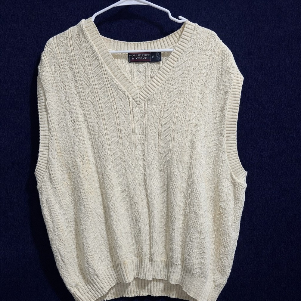 Roundtree & Yorke Sweater Vest XL Cream Cable Knit Textured V Neck‎ Pullover